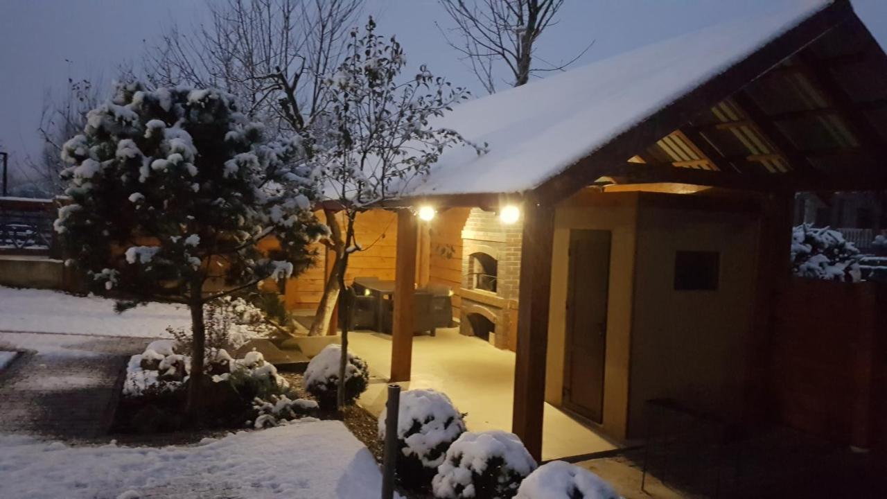 U Neli Hotell Solochin Exteriör bild