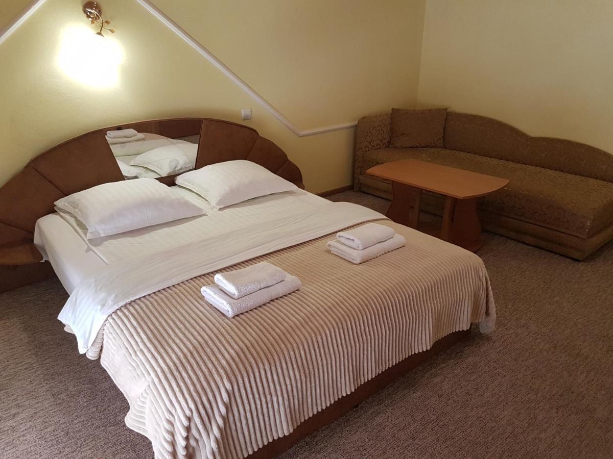 U Neli Hotell Solochin Exteriör bild