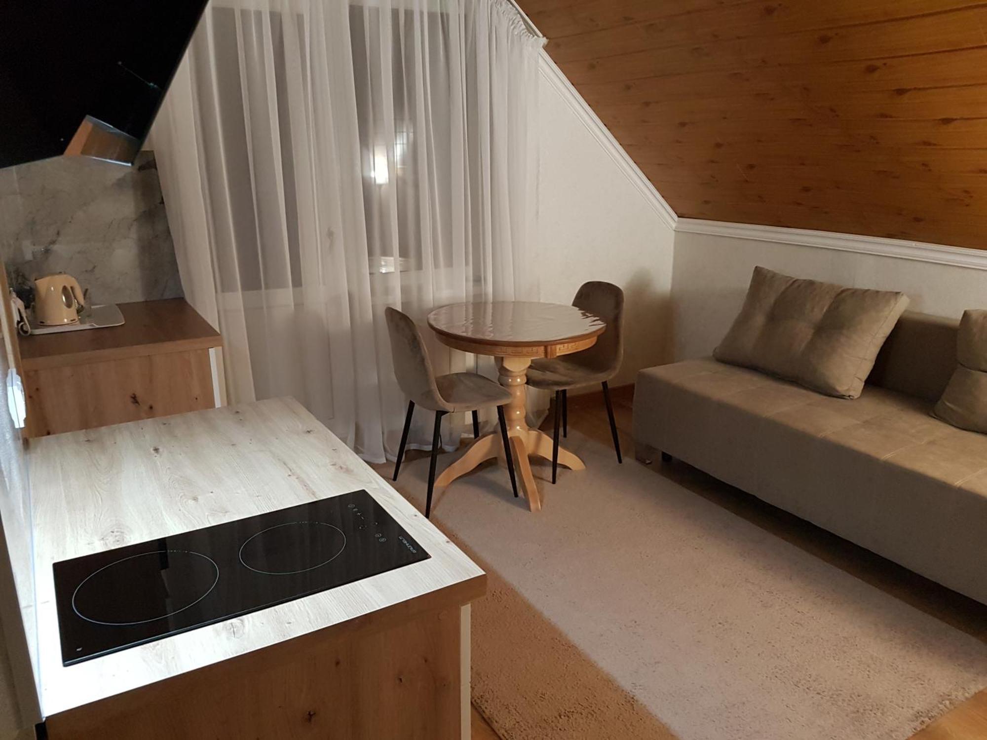 U Neli Hotell Solochin Exteriör bild